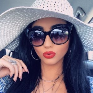 Meet your Posher, Chessiemay